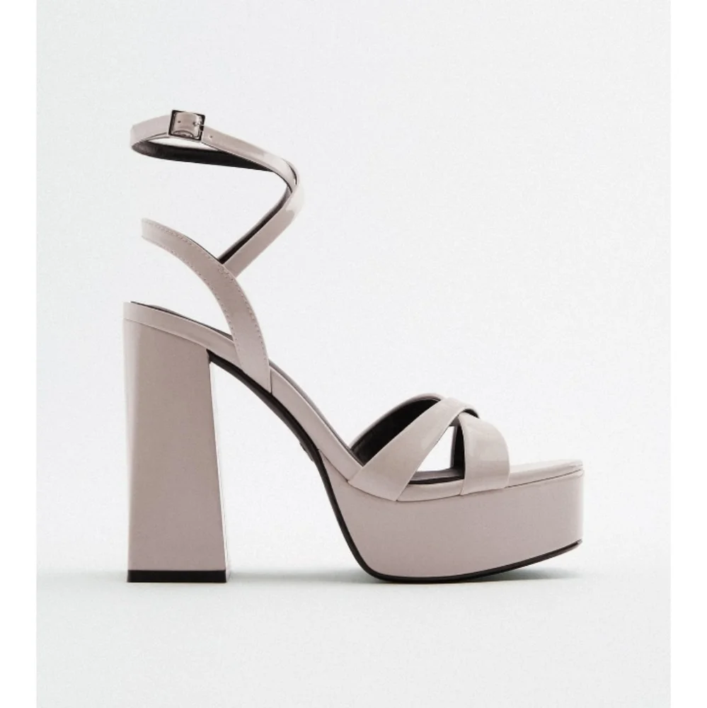PATENT heeled platform sandals